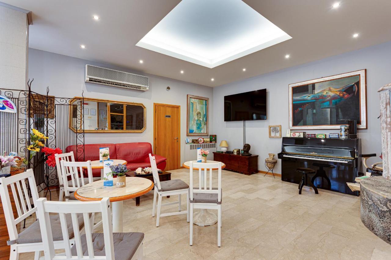 Hotel Kiss Cesenatico Luaran gambar